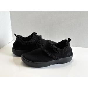 OOFOS OoCoozie Low Women's Size 7.5 Black Sherpa Recovery Shoes Comfort Slip On